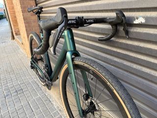 Bicicleta Gravel Carbono Shimano Di2.