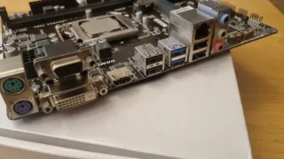 Placa Gigabyte H110M S2H + CPU i3 7100 + 4GB DDR4