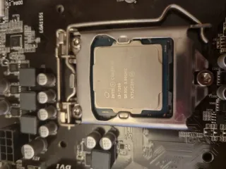 Placa Gigabyte H110M S2H + CPU i3 7100 + 4GB DDR4