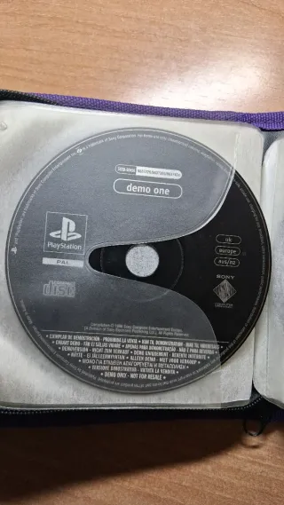 Lote PS1: 13 Discos Promo/Demo + Funda Spyro