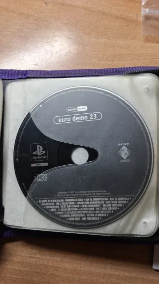 Lote PS1: 13 Discos Promo/Demo + Funda Spyro