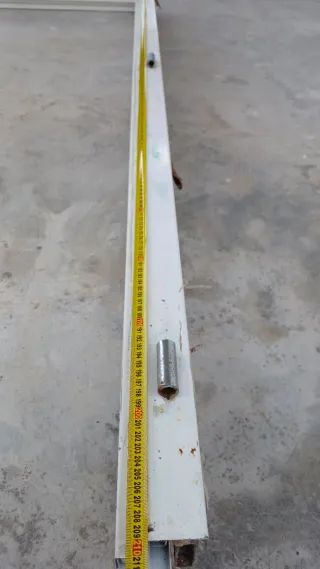 Puerta metálica blanca blindada