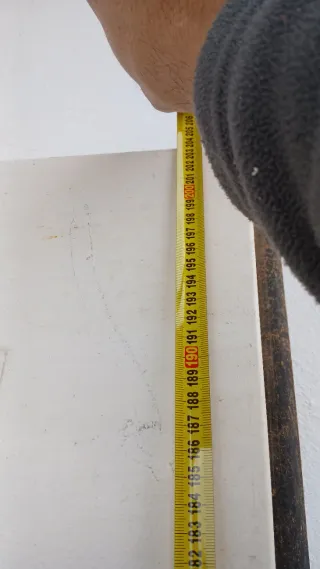 Puerta metálica blanca blindada