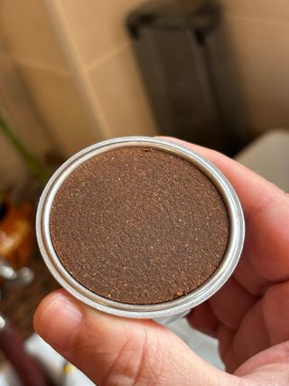 Cafetera DeLonghi Dedica modeada