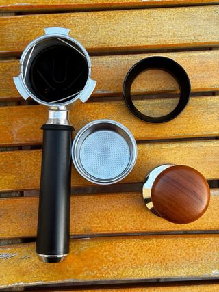 Cafetera DeLonghi Dedica modeada