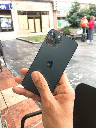 iPhone 12 Pro Gris Espacial 128GB + Regalos