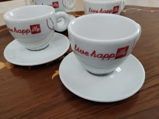 Set 4 Tazze Cappuccino Illy Piattini