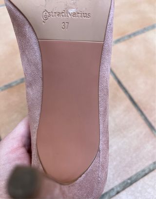 Zapatos de salón rosa ante