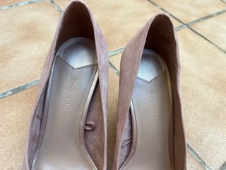 Zapatos de salón rosa ante