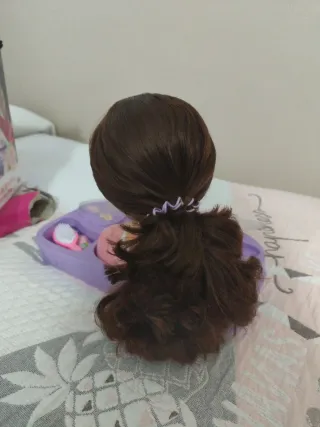 Busto Señorita Pepis con maquillaje