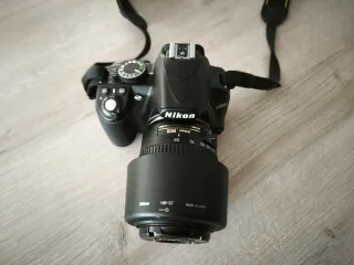 Cámara Nikon D3100 con objetivo 55-200mm