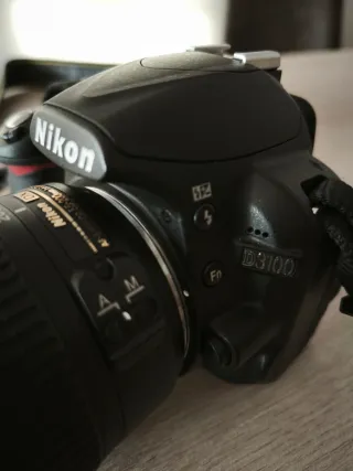 Cámara Nikon D3100 con objetivo 55-200mm