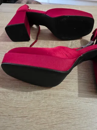 Zapatos de tacón rojos talla 39