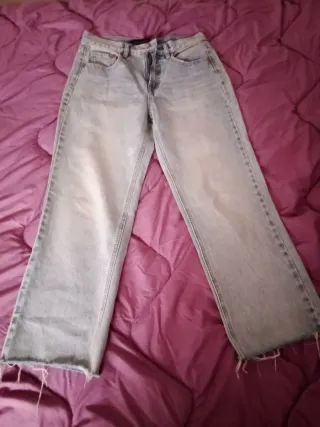 Vaqueros desgastados de tiro alto