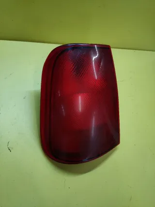 PILOTO TRASERO IZQUIERDO NISSAN TERRANO II