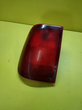 PILOTO TRASERO IZQUIERDO NISSAN TERRANO II