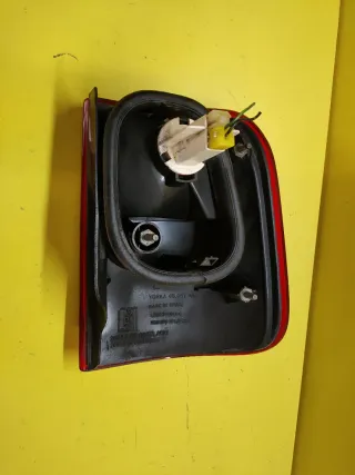 PILOTO TRASERO IZQUIERDO NISSAN TERRANO II