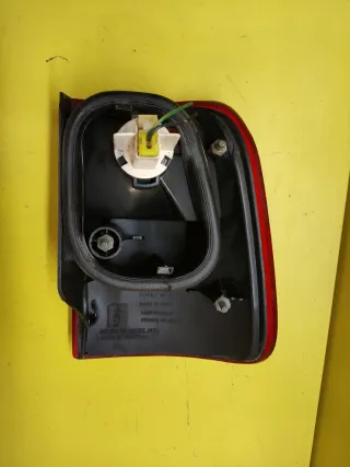 PILOTO TRASERO IZQUIERDO NISSAN TERRANO II