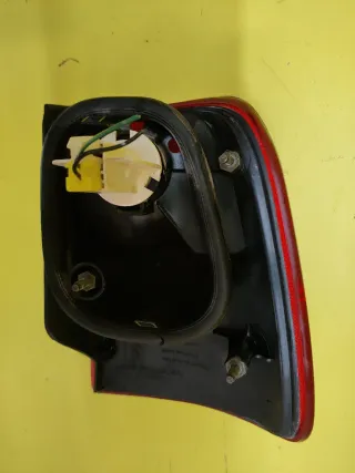 PILOTO TRASERO IZQUIERDO NISSAN TERRANO II