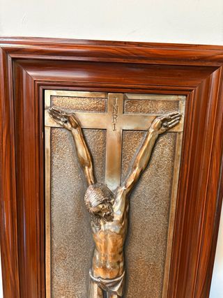 Cristo de bronce bajo relieve