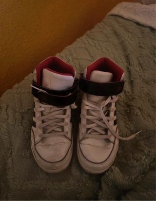 Zapatillas Adidas Blancas y Rojas