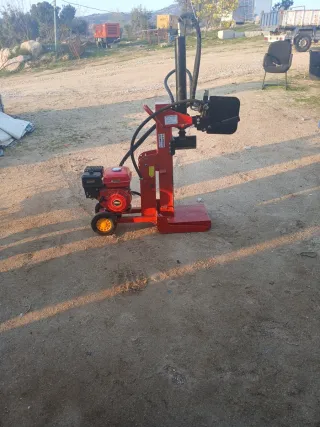 Astilladora de leña motorizada