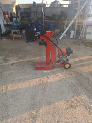 Astilladora de leña motorizada