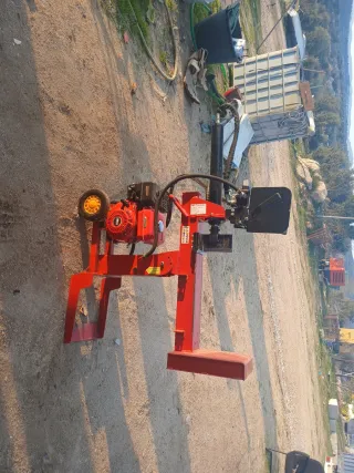 Astilladora de leña motorizada