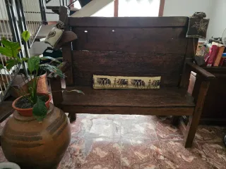 Banco de madera rústico antiguo