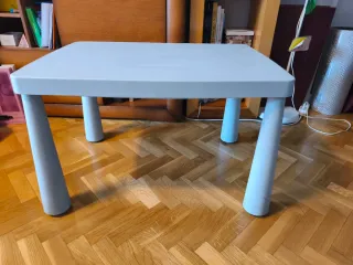 Mesa y 2 sillas infantiles azul claro