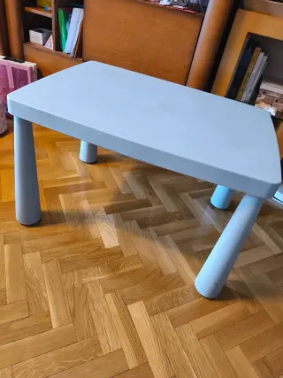 Mesa y 2 sillas infantiles azul claro