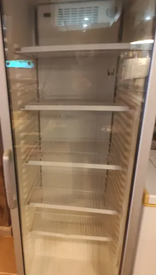 Nevera expositora vertical .....