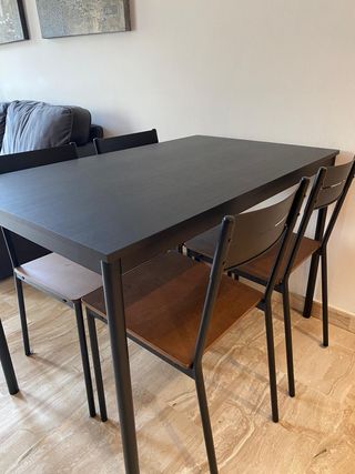 Mesa y 4 Sillas IKEA