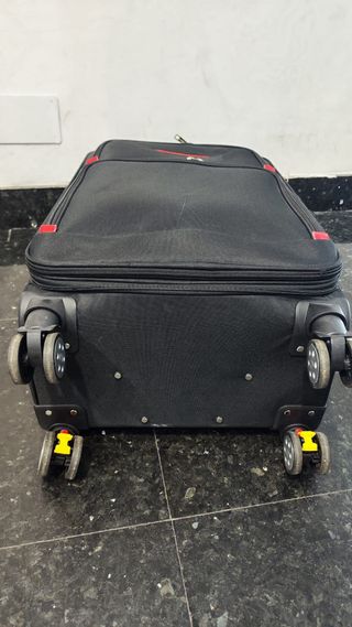 Maleta de viaje negra