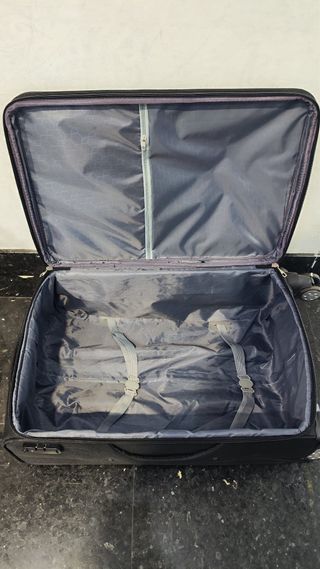 Maleta de viaje negra