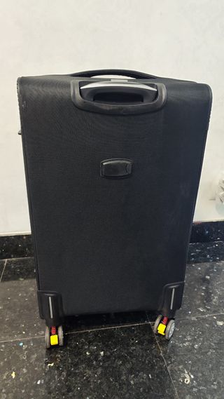 Maleta de viaje negra