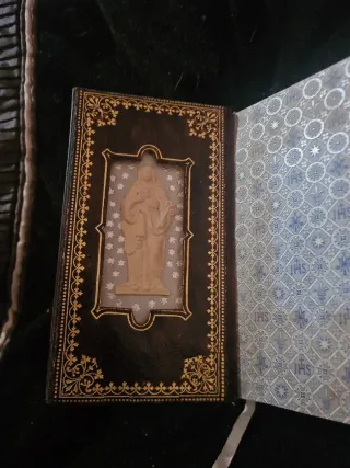 Libro antiguo religioso