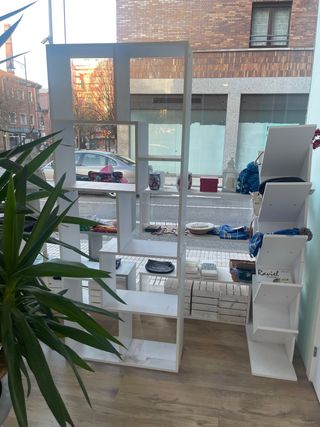 Estantería blanca de madera