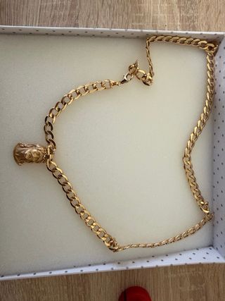 Cadena de oro con colgante de Jesús