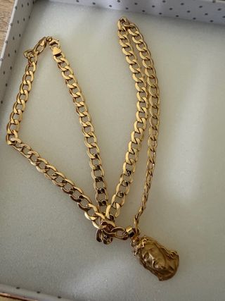 Cadena de oro con colgante de Jesús