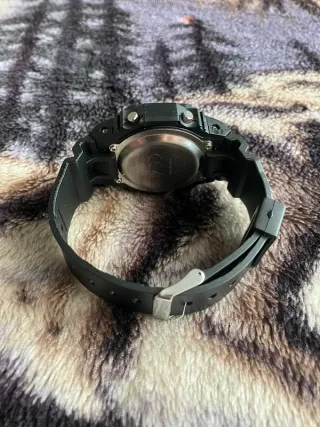 Reloj tipo Casio negro - Correa racing