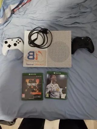 Xbox One S 500GB + 2 Controller + 2 Giochi