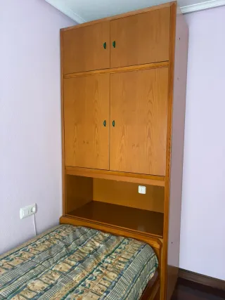 Armario de madera para dormitorio