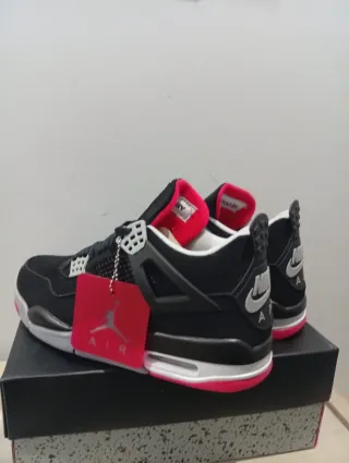 Zapatillas Jordan Negras y Rojas 41