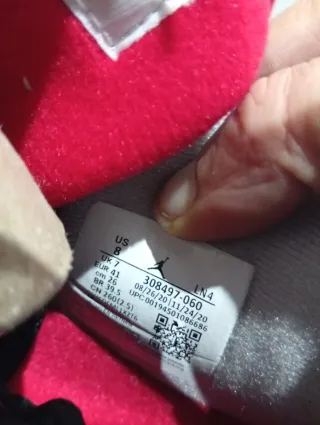 Zapatillas Jordan Negras y Rojas 41