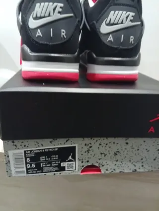 Zapatillas Jordan Negras y Rojas 41