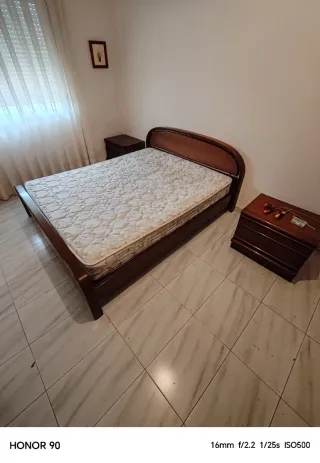 Cama de matrimonio madera.