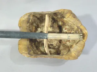 Estructura de guitarra africana Gunibri.