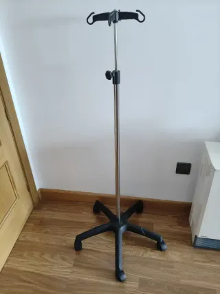 Soporte rodante para sueros