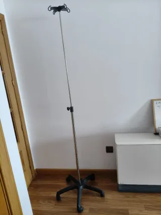 Soporte rodante para sueros